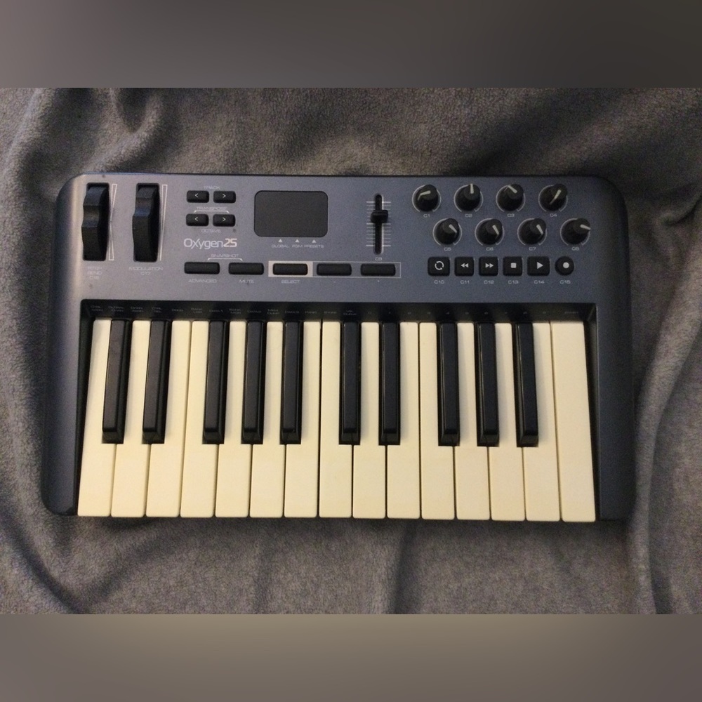 M-Audio Oxygen 25 3rd Gen MIDI Controller Keyboard